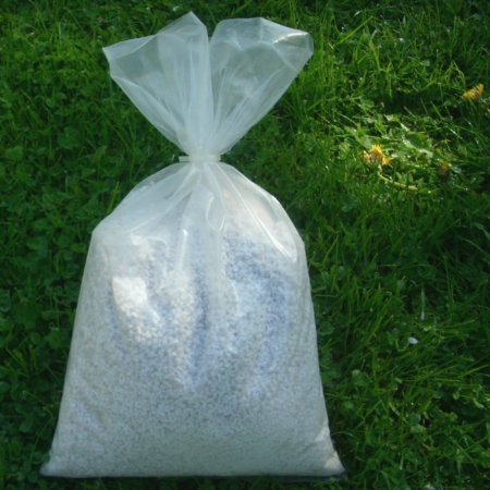 Ein 5-Liter-Beutel Perlite (0-6 mm) als Zuschlagstoff für Kakteenerde, abgebildet im Lophophora Shop.