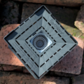 DrainSmart Topf M16 Unterseite mit Belüftungsschlitzen und Drainagesäule